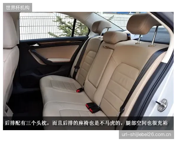 乌里韦和卡斯塔尼奥的后排插上丰富了进攻层次,减轻了哈梅斯的组织压力。 乌里韦和卡斯塔尼奥的后排插上丰富了进攻层次,减轻了哈梅斯的组织压力。